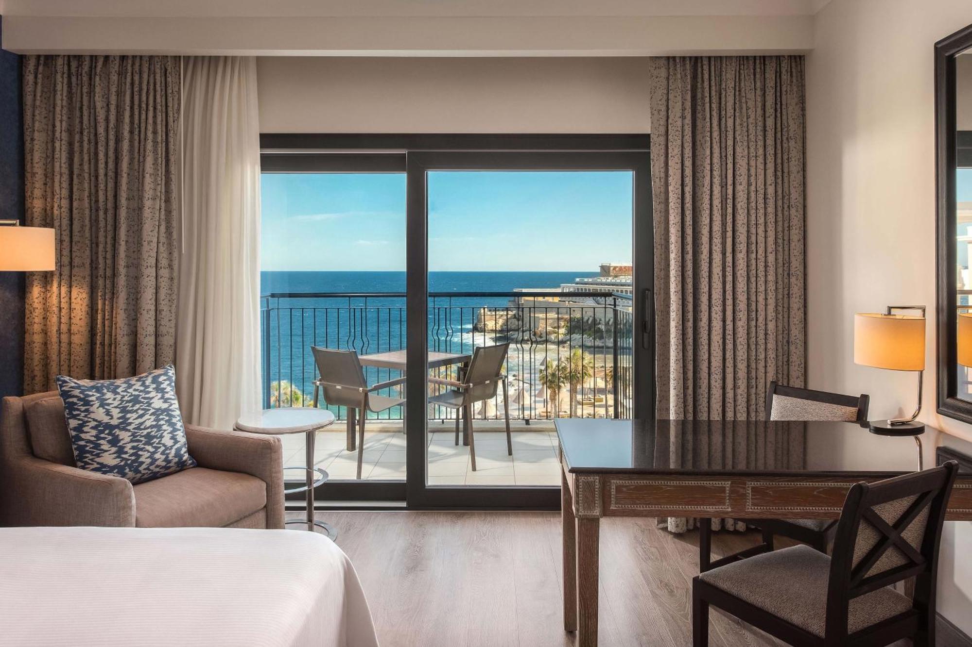 The Westin Dragonara Resort, Malta San Julián Exterior foto A guest room at the Hilton San Diego Bayfront