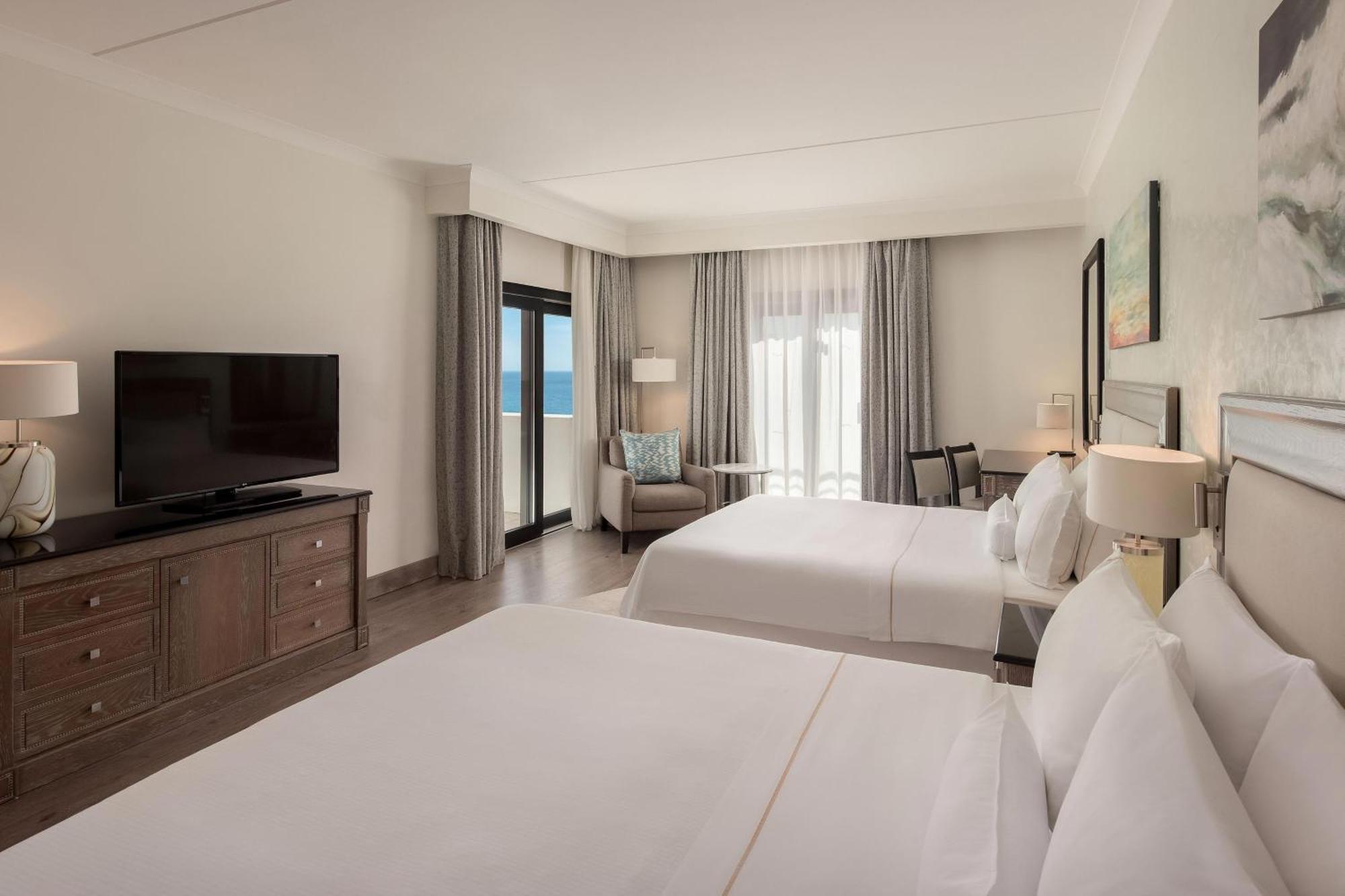 The Westin Dragonara Resort, Malta San Julián Exterior foto A guest room at the Hilton Garden Inn