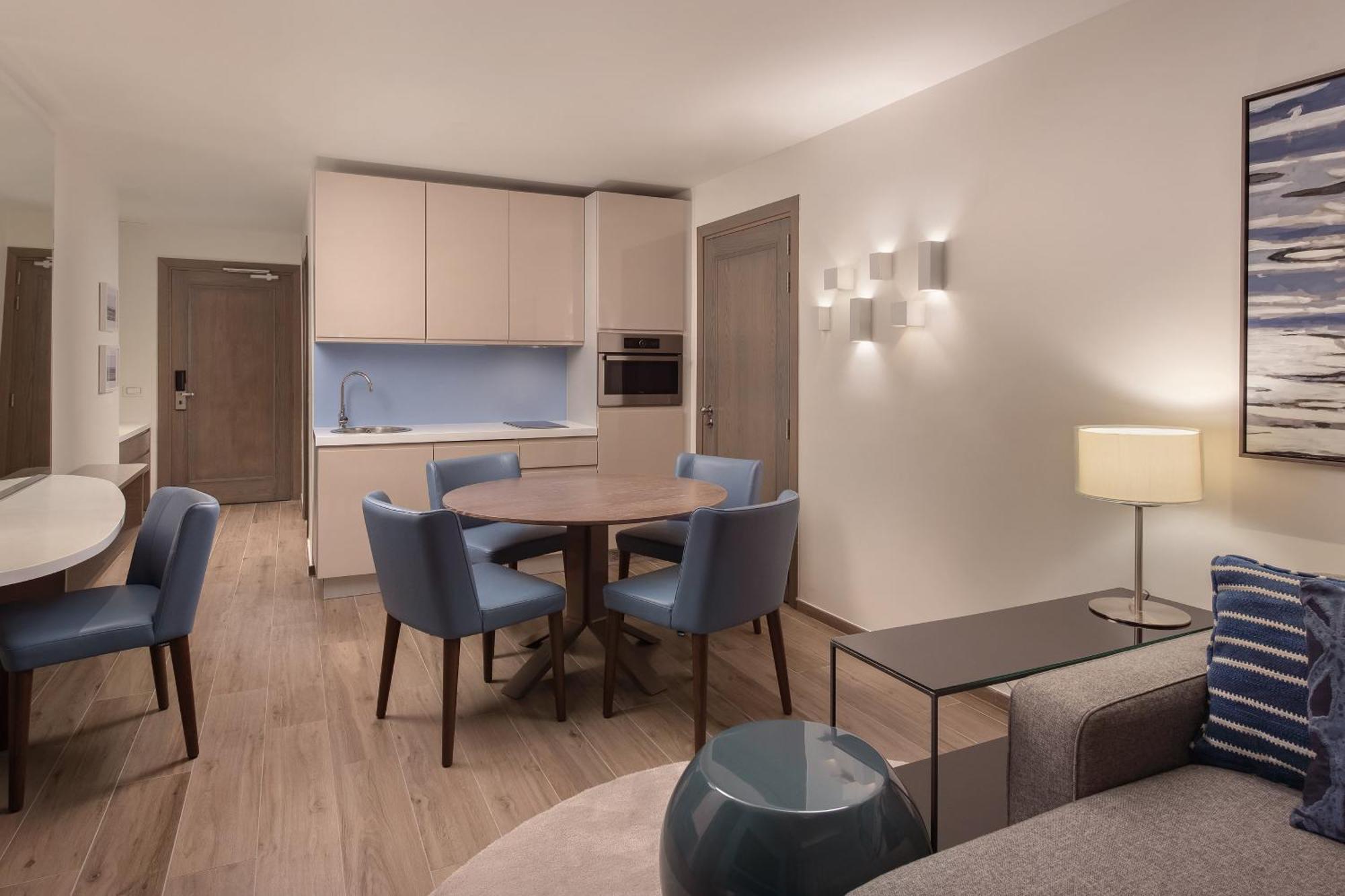 The Westin Dragonara Resort, Malta San Julián Exterior foto A typical apartment interior
