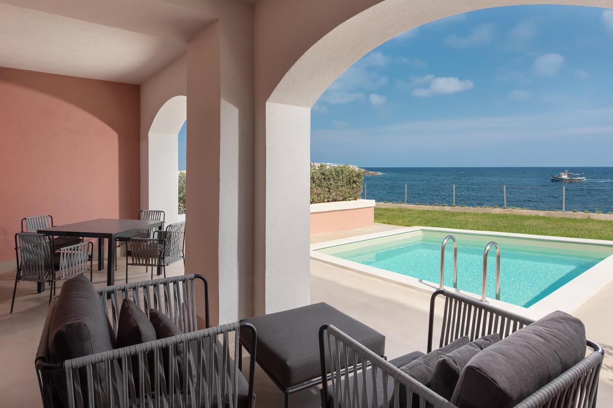 The Westin Dragonara Resort, Malta San Julián Exterior foto A suite at the hotel