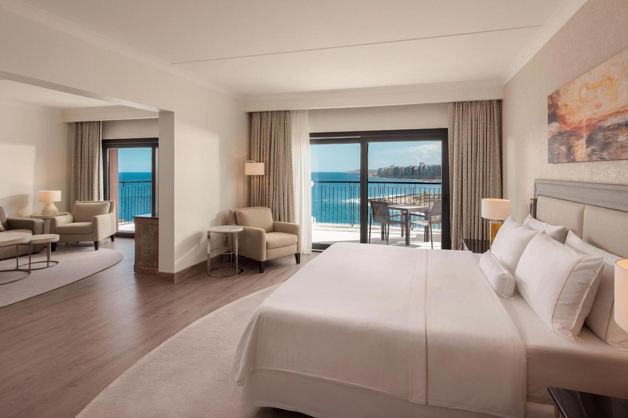 The Westin Dragonara Resort, Malta San Julián Exterior foto A room at the hotel